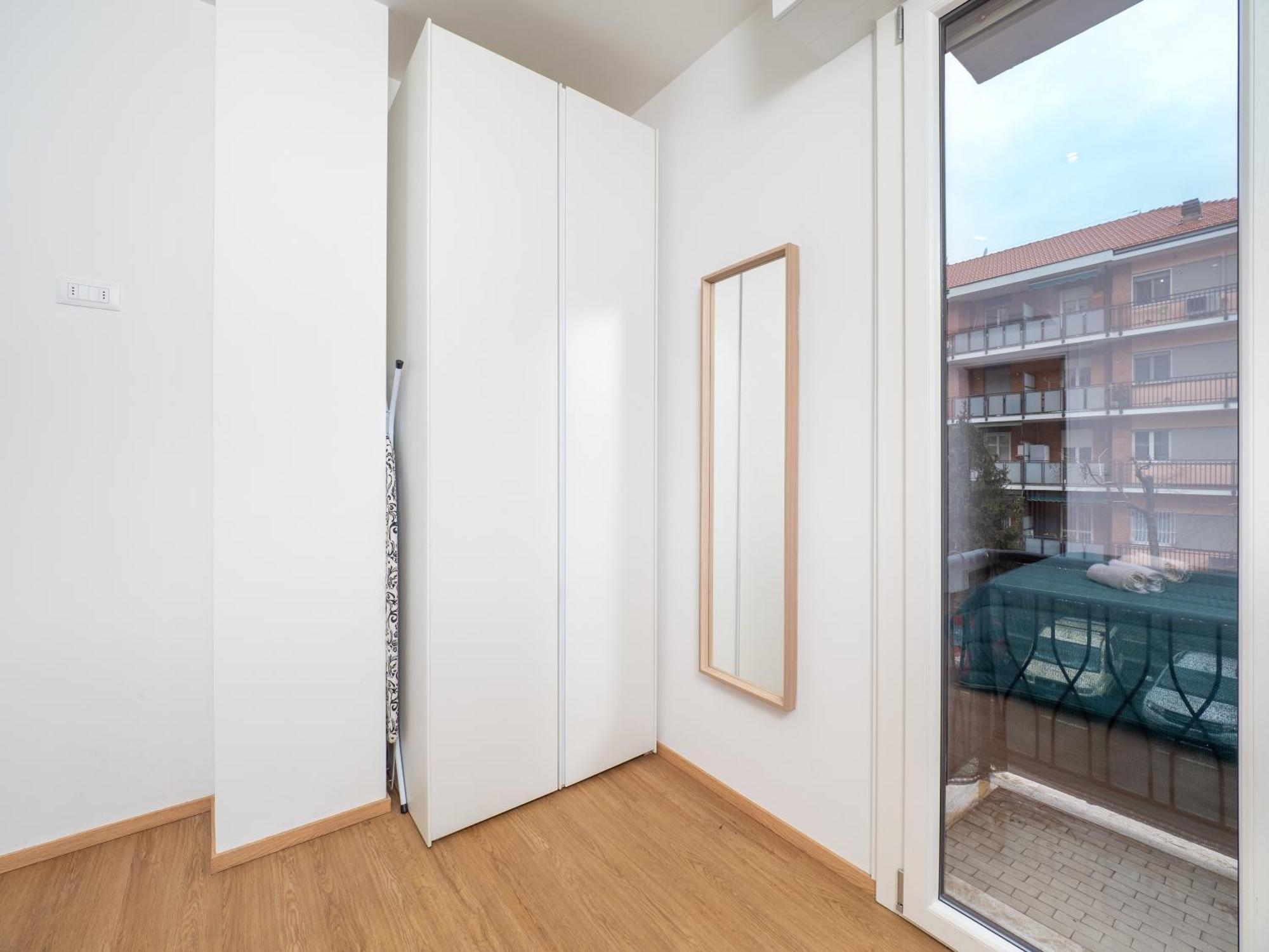 Milano 5 Guests - Modern Apt With Balcony Экстерьер фото